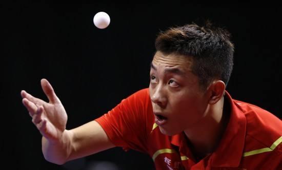 热刺抵达韩国受到热烈欢迎，有球迷在与麦迪逊合影时激动流泪