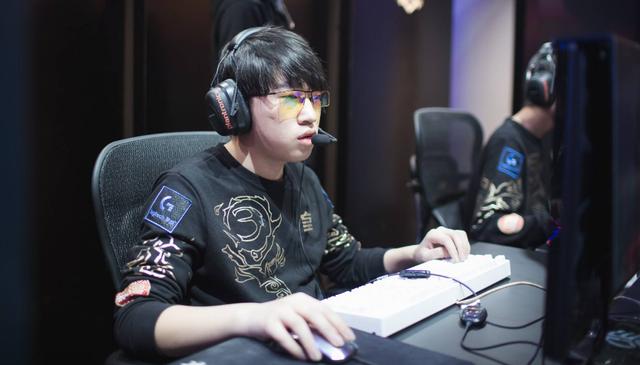 德转更新后荷甲身价前10：萨伊瓦里3200万第1，帕罗特上榜