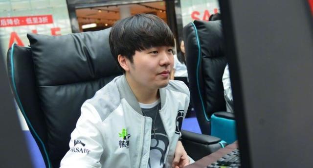 布伦森85次30+跃居队史第四，轰33分率尼克斯血洗爵士