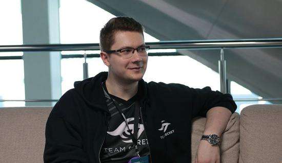 足协主席宋凯现身成都，徐正源、韦世豪、胡荷韬在酒店迎接